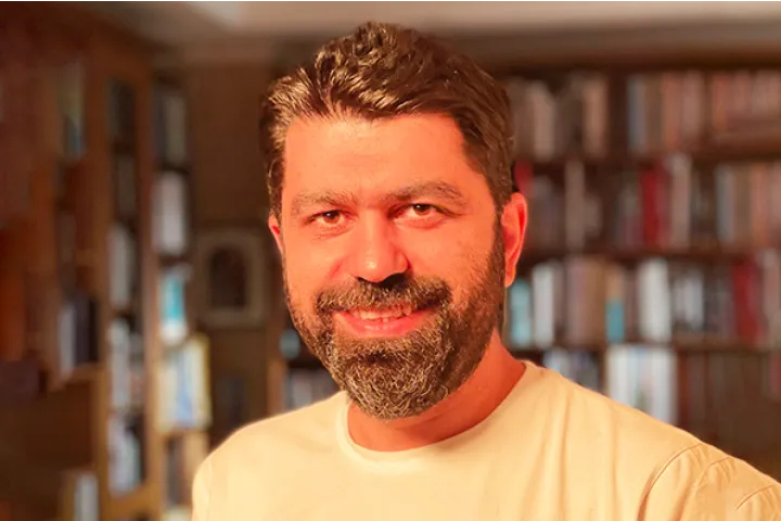 مهدی شیرزاد، فیلمنامه‌نویس با تبعید خودخواسته در تورنتو ساکن شد